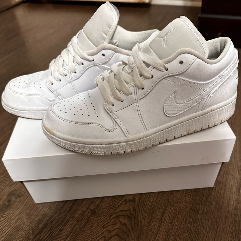 Jordan 1 Low- women’s size 8